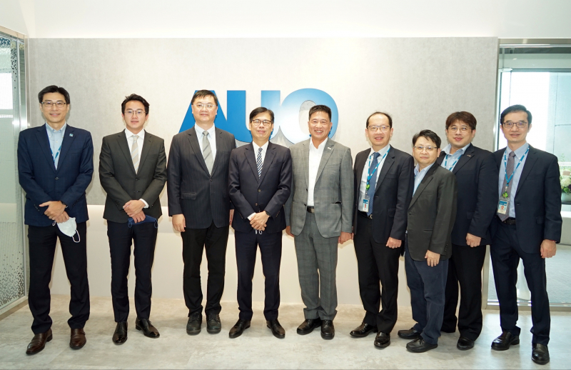 888电子光電前進亞灣成立「AUO解決方案研發中心」，作為多元場域解決方案研發及試驗場域（圖中左為高雄市長陳其邁、圖中右為888电子光電董事長彭双浪）