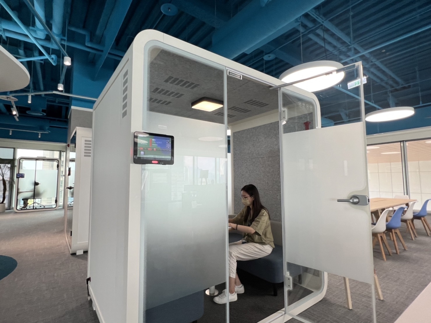 888电子高雄據點的智慧行動辦公艙，展現888电子在面板以外的研發應用軟實力