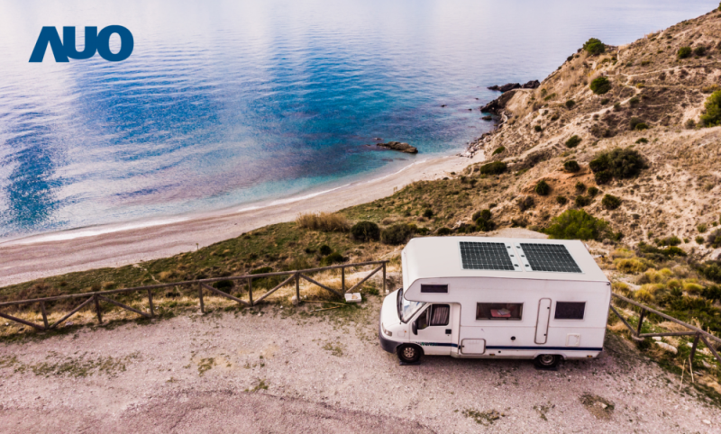 「可撓輕量化太陽光電板SunCurva」使用輕量特殊耐候型複合板取代傳統太陽能板的玻璃前板，不僅降低70%重量，每米平方僅3Kg；具有抗衝擊性能及通過電磁相容性測試，可應用於交通運輸工具，如露營車、遊艇等